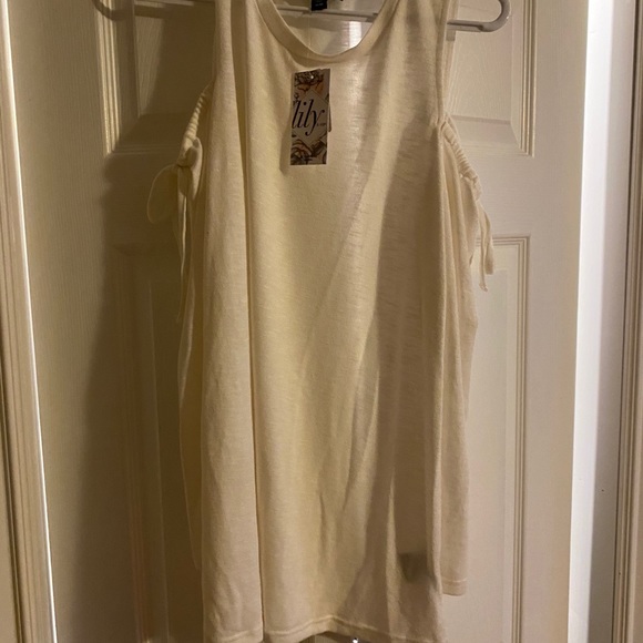 Le Chateau Sweater - Picture 3 of 3